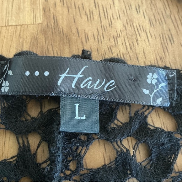 OPEN WEAVE KNIT TOP SIZE LARGE - Picture 2 of 3